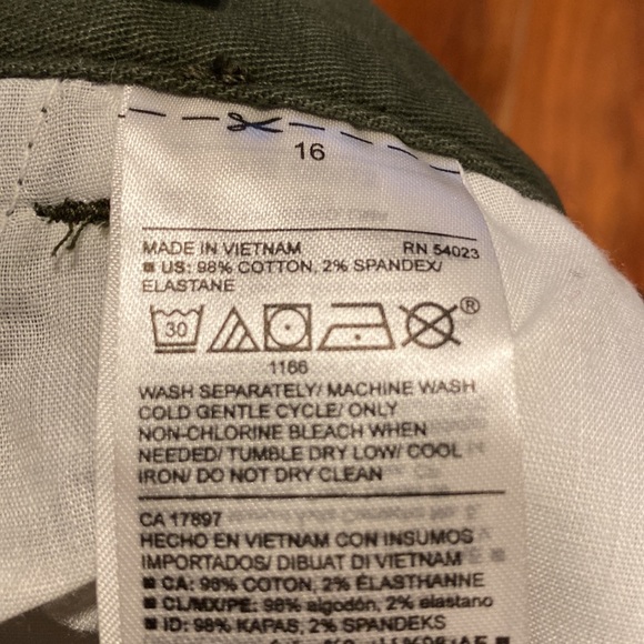 NEW Boy’s Size 14 Cotton with Stretch Short from Old Navy in Khaki Green - Picture 5 of 7